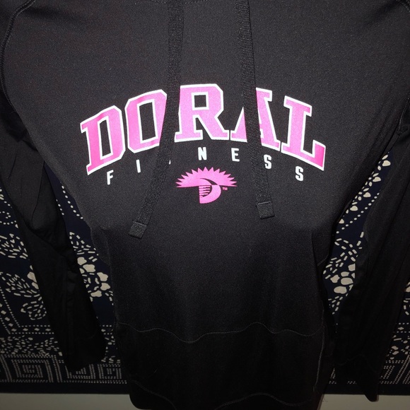 UNDER ARMOUR Athletic Top - Picture 6 of 8